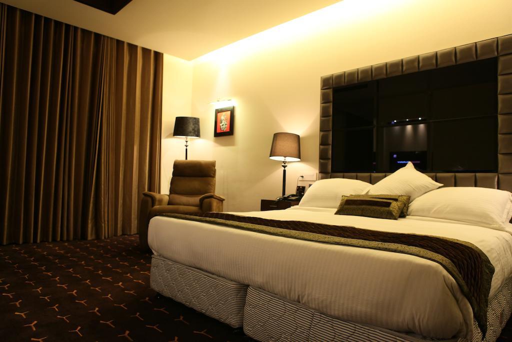Krome - A - Boutique Hotel Meerut Exterior photo