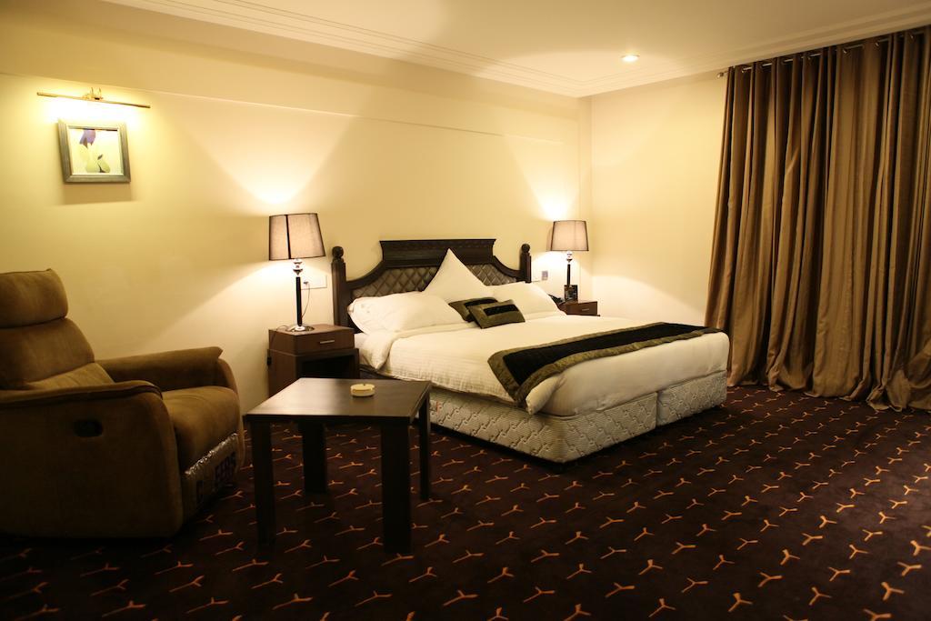 Krome - A - Boutique Hotel Meerut Room photo